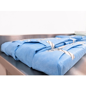 MEDICOM Sterilisation Wrap 75x75cm 50GSM (100) SafeSeal 